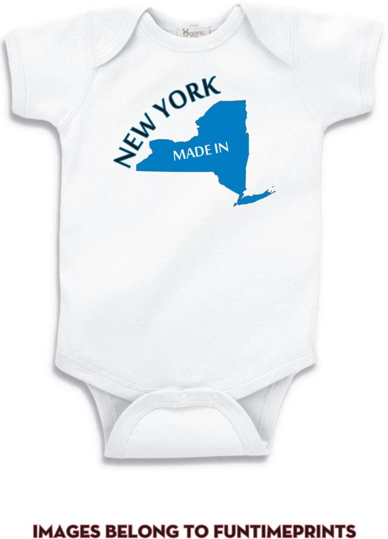 Made in New York - Lustiges State Map T-Shirt Oder Bodysuit Uni Kleidung Säugling Kleinkind Kinder -In Weiß Grau Pink Blau -164 von FunTimePrints