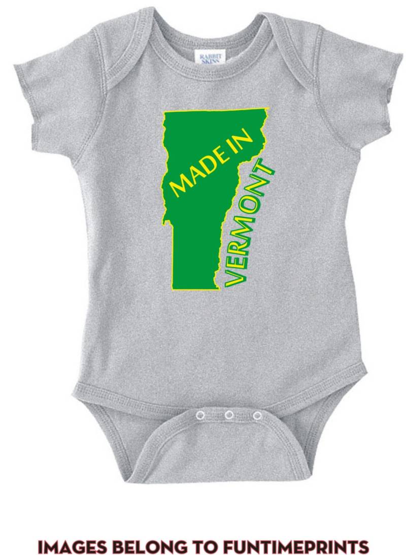 Made in Vermont - Fun State Map T-Shirt Oder Bodysuit Uni Kleidung Säugling Kleinkind Kinder-In Weiß Grau Pink Blau -188 von FunTimePrints