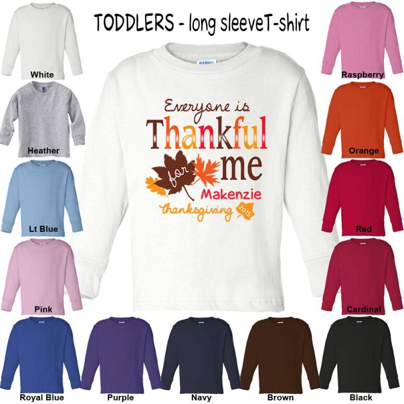 Jeder Ist Dankbar Für Mich - Thanksgiving Langarm T-Shirt Jungen/Mädchen Kleinkind Personalisiert Mit Namen & Jahr von FunToSeeMe