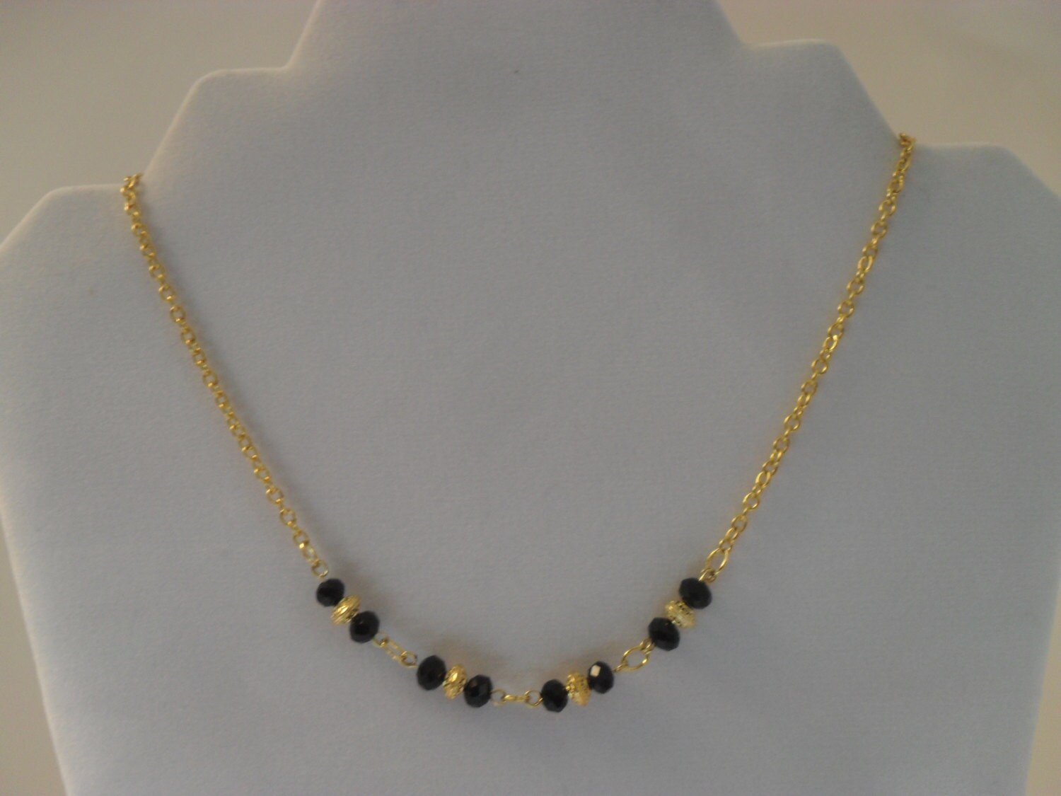 Elegante Schwarz-Goldene Halskette Elegante Schwarz-Goldene Halskette von FunandBaubles