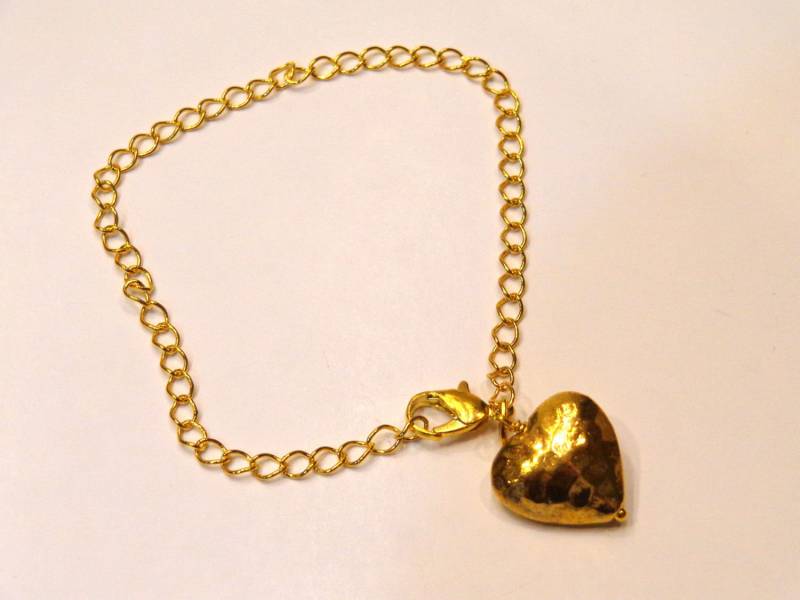 Gehämmertes Gold Herz Armband Gehämmertes Gold Herz Armband von FunandBaubles