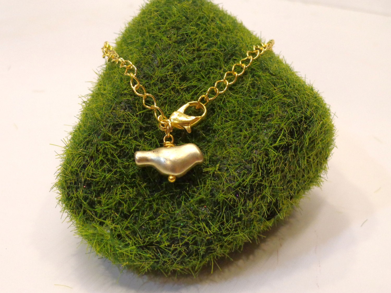 Kleiner Vogel Vergoldetes Armband Kleiner Vogel Vergoldetes Armband von FunandBaubles