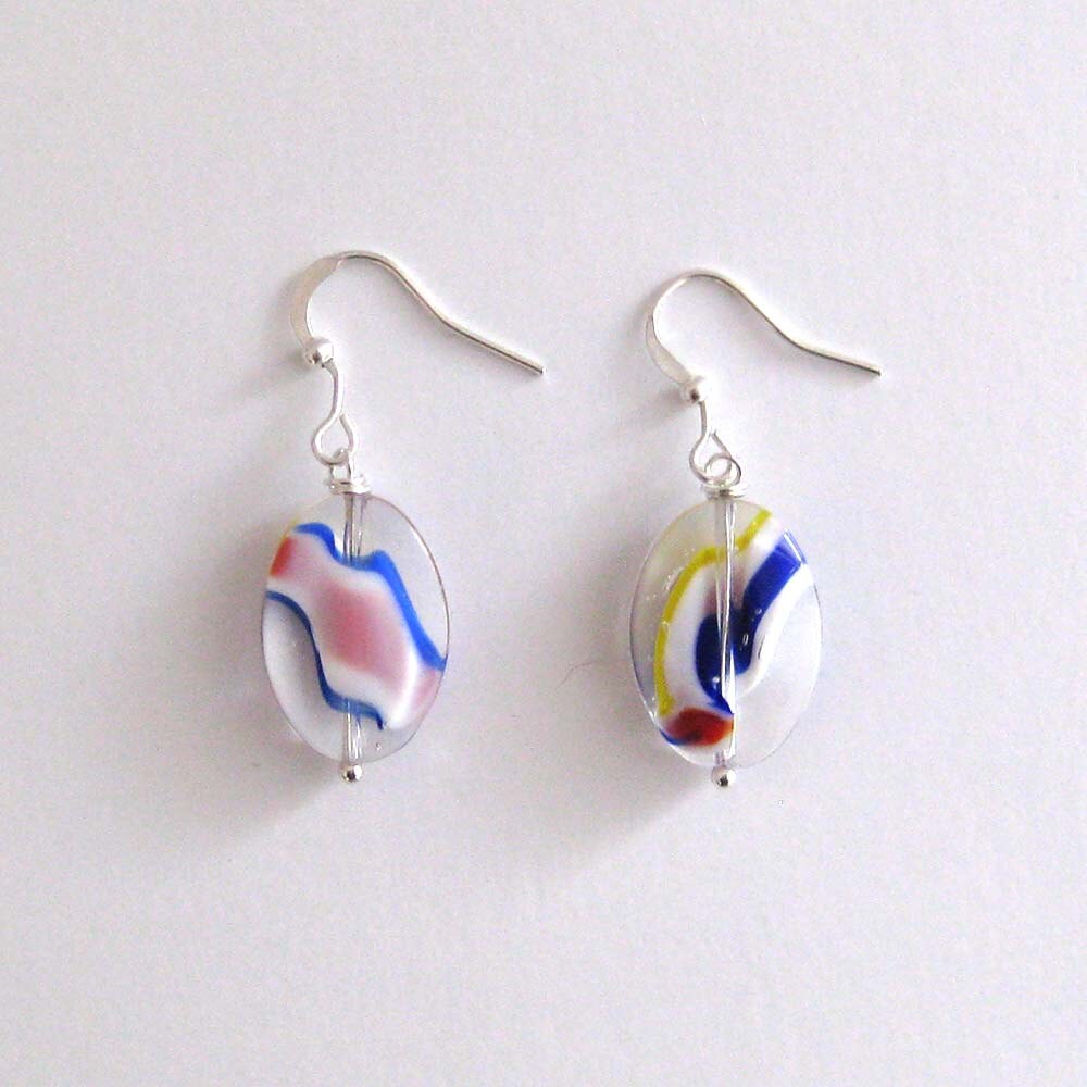Leuchtende Farb-Wirbel-Glas Ohrringe Leuchtende Farb-Wirbel-Glas Ohrringe von FunandBaubles