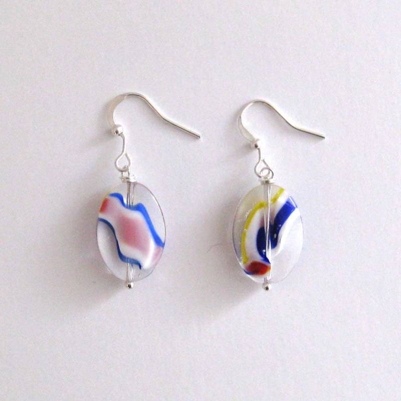 Leuchtende Farb-Wirbel-Glas Ohrringe Leuchtende Farb-Wirbel-Glas Ohrringe von FunandBaubles