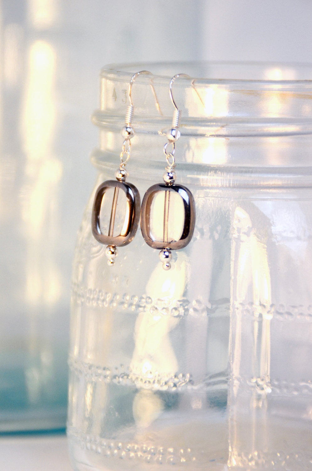 Moderne Versilberte Glas Ohrringe Moderne Versilberte Glas Ohrringe von FunandBaubles