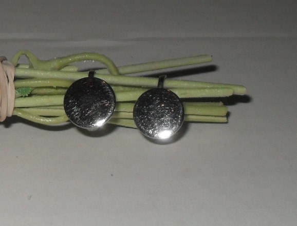 Sale-Glänzende Silber Scheiben Ohrringe-Clip | Schraubrücken Sale-Glänzende Silber Scheiben Ohrringe-Clip | Schraubrücken von FunandBaubles