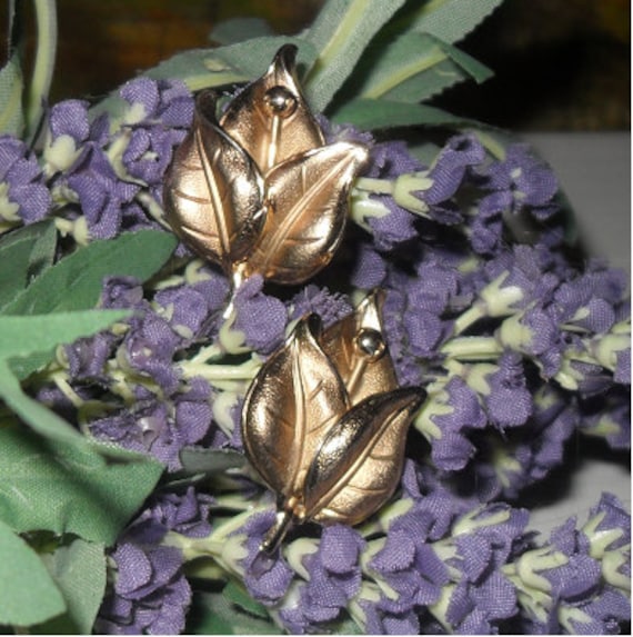 Vintage Goldfarbene Blumen Ohrringe-Clip Vintage Goldfarbene Blumen Ohrringe-Clip von FunandBaubles