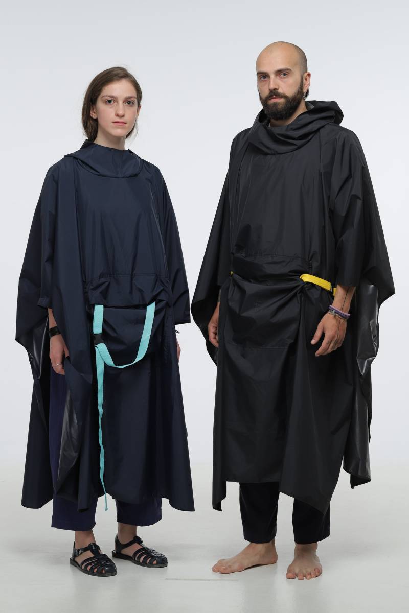 Wasserdichte Regenjacke, Unisex Oversize, Leichtes Cape/Poncho Mit Kapuze, Regenjacke Zum Spazierengehen Wasserdichte Regenjacke, Unisex Oversize, Leichtes Cape/Poncho Mit Kapuze, Regenjacke Zum Spazierengehen von Fundukiconcept