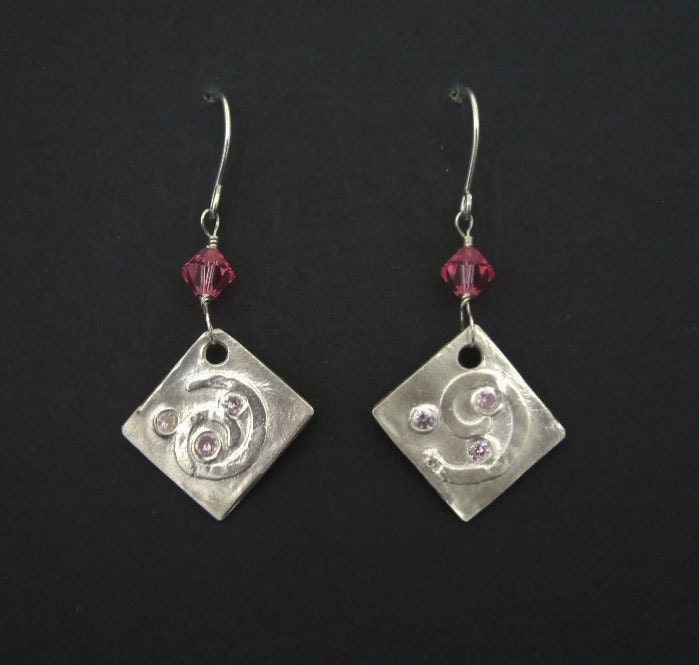 sterling Silber Wirbel Und Rosa Zirkonia Ohrringe sterling Silber Wirbel Und Rosa Zirkonia Ohrringe von FunkRockStudios