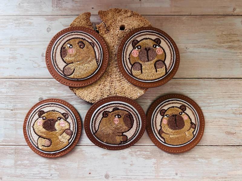 Klettie Klett Patch | Leder Süßes Capybara Meerschweinchen Gestickt I Schulranzen Rucksack Kindergarten Einschulung Schulkind von FunkelFlauschPatch