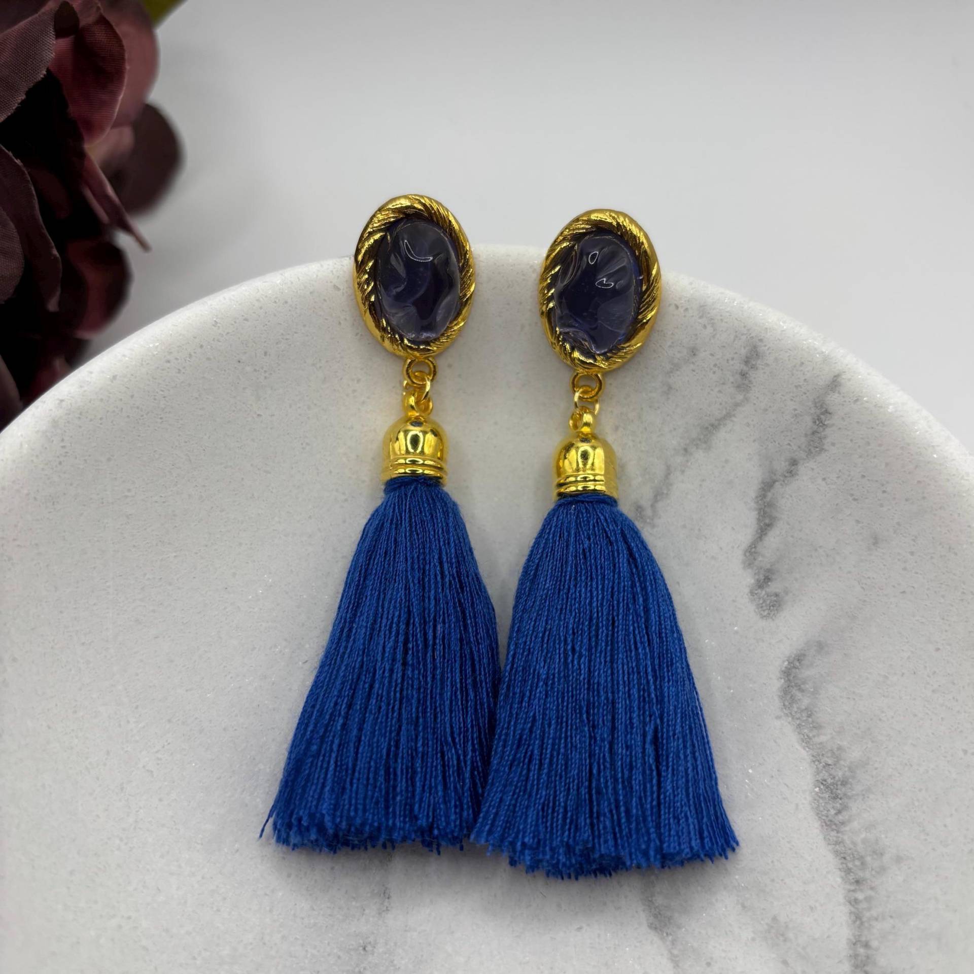 Blaue Tassel Quaste Ohrringe. Mit Vergoldetem Ohrstecker Blauem Stein. Federleicht. Statementohrring. Hängeohrring Blaue Tassel Quaste Ohrringe. Mit Vergoldetem Ohrstecker Blauem Stein. Federleicht. Statementohrring. Hängeohrring von Funkelatelier