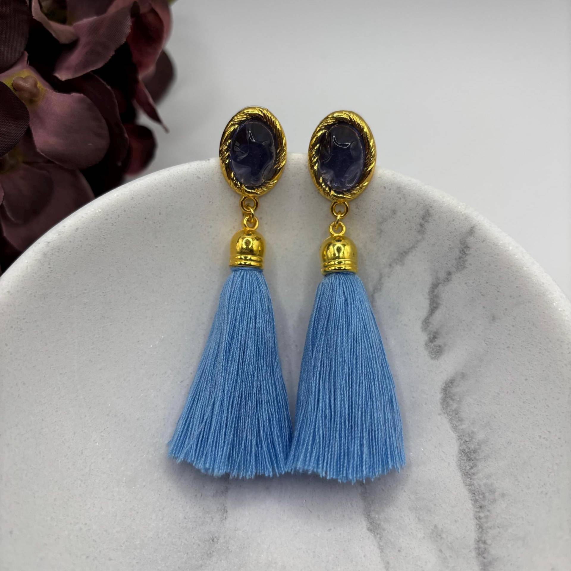 Hellblaue Tassel Quasten Ohrringe. Quaste Mit Vergoldetem Ohrstecker Blauem Stein. Federleicht. Statementohrring.hängeohrring Hellblaue Tassel Quasten Ohrringe. Quaste Mit Vergoldetem Ohrstecker Blauem Stein. Federleicht. Statementohrring.hängeohrring von Funkelatelier