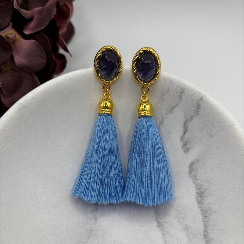 Hellblaue Tassel Quasten Ohrringe. Quaste Mit Vergoldetem Ohrstecker Blauem Stein. Federleicht. Statementohrring.hängeohrring Hellblaue Tassel Quasten Ohrringe. Quaste Mit Vergoldetem Ohrstecker Blauem Stein. Federleicht. Statementohrring.hängeohrring von Funkelatelier