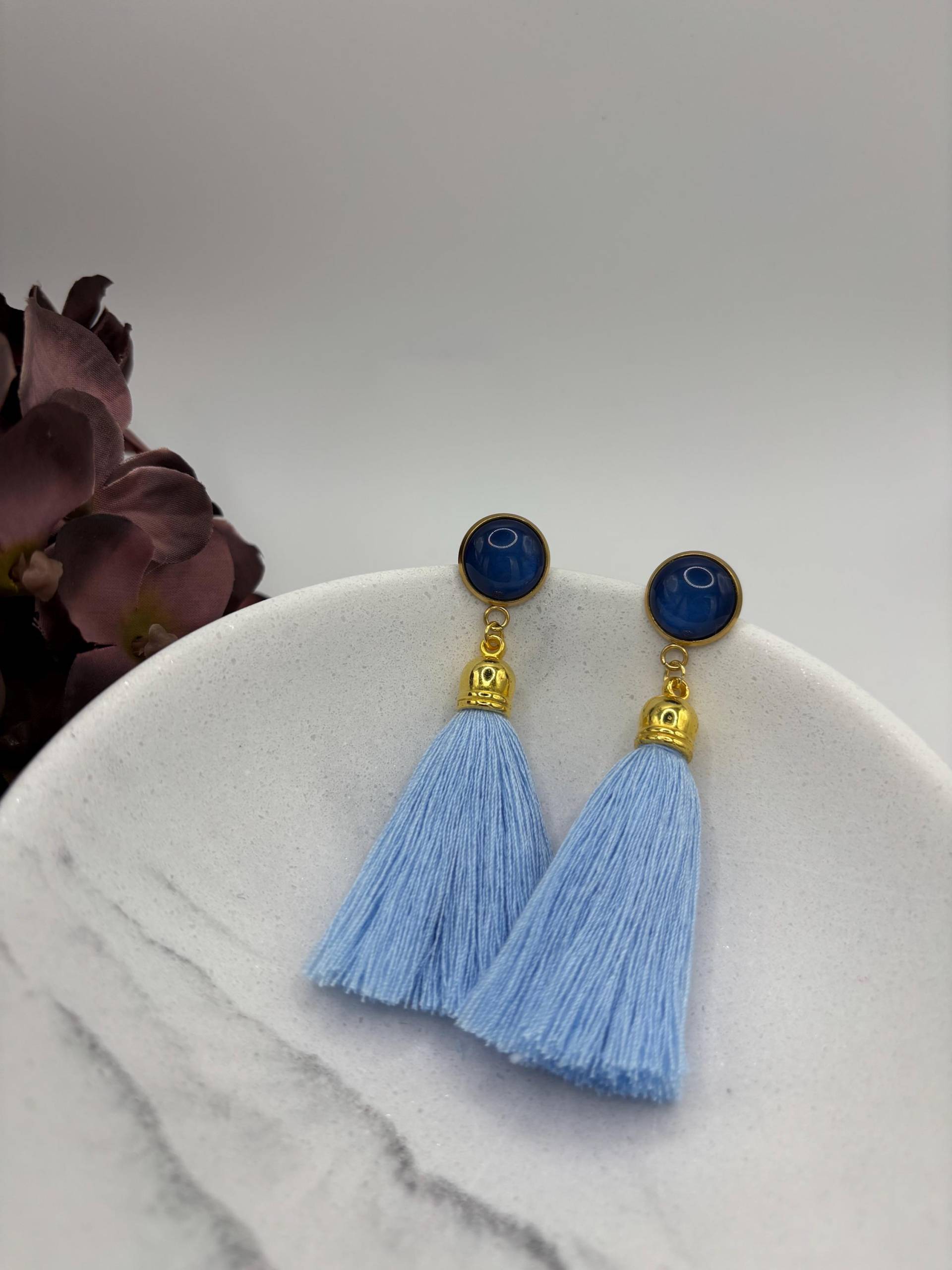 Hellblaue Tassel Quasten Ohrringe. Quaste Mit Vergoldetem Ohrstecker Stein. Federleicht. Statementohrring. Hängeohrring Hellblaue Tassel Quasten Ohrringe. Quaste Mit Vergoldetem Ohrstecker Stein. Federleicht. Statementohrring. Hängeohrring von Funkelatelier