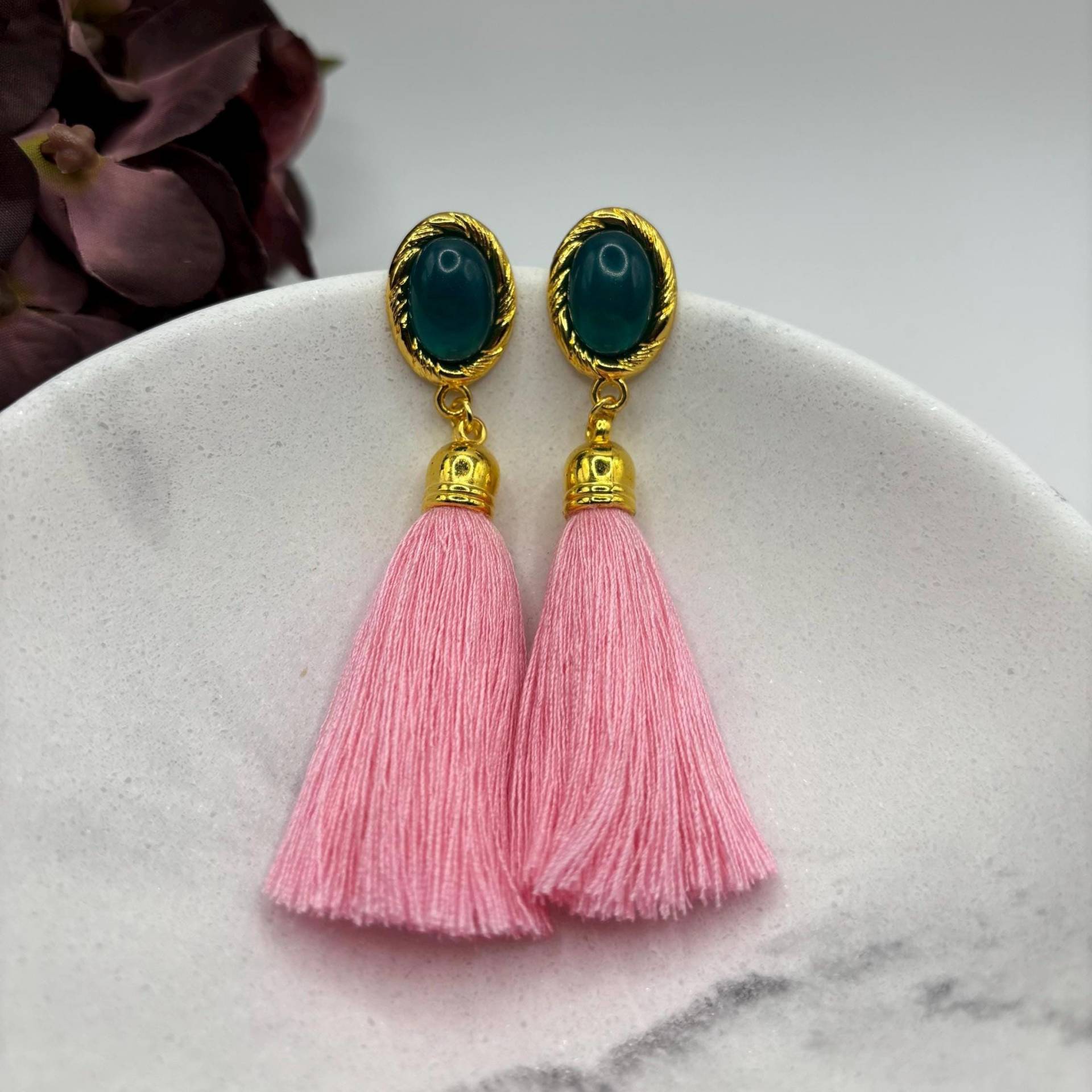 Rosa Tassel Quaste Ohrringe. Mit Vergoldetem Ohrstecker Farbigem Stein. Federleicht. Statementohrring. Hängeohrring Rosa Tassel Quaste Ohrringe. Mit Vergoldetem Ohrstecker Farbigem Stein. Federleicht. Statementohrring. Hängeohrring von Funkelatelier