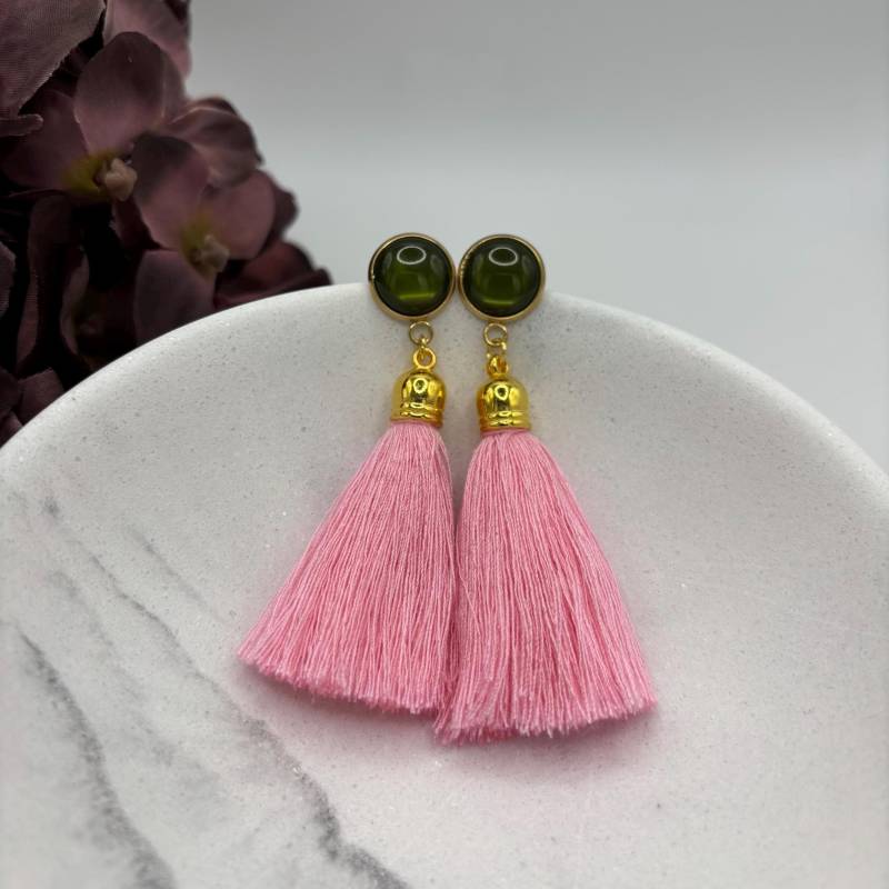 Rosa Tassel Quasten Ohrringe. Quaste Mit Vergoldetem Ohrstecker Farbigem Stein. Federleicht. Statementohrring. Hängeohrring Rosa Tassel Quasten Ohrringe. Quaste Mit Vergoldetem Ohrstecker Farbigem Stein. Federleicht. Statementohrring. Hängeohrring von Funkelatelier