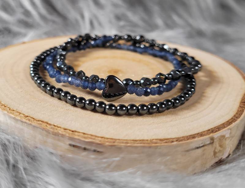 Geburtsstein September Der Saphir, Perlenarmband Aus Echten Edelsteinen, Herzperle Hämatit - Lieblingsschmuck Von Funkelstein von FunkelsteinShop