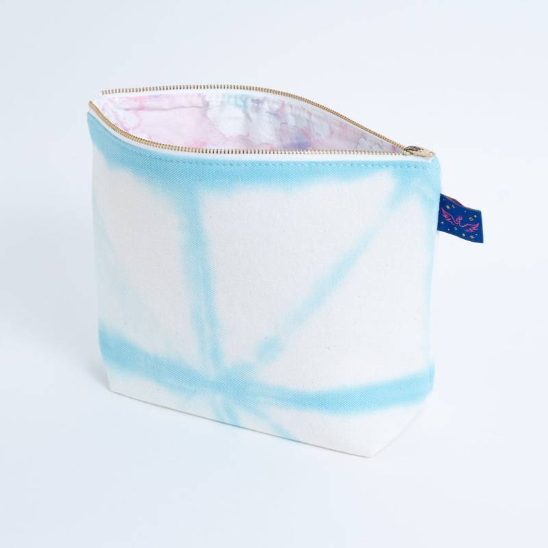 Aqua Sky Hand Krawattengefärbte Reißverschlusstasche - Große Schminktasche Geldbeutel, Rucksack & Reise Organisation Upcycled Floral Futter 100% von FunkyFirebird