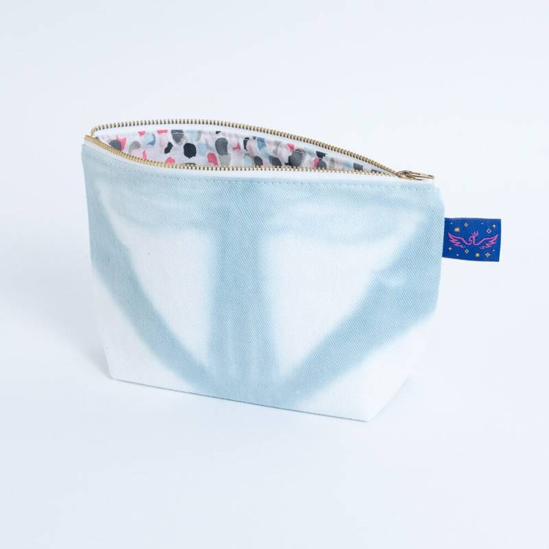 Aqua Teal Hand Krawattengefärbte Reißverschlusstasche - Medium Makeup Bag Geldbeutel, Rucksack & Reise Organisation Upcycling Futter 100% Baumwolle von FunkyFirebird