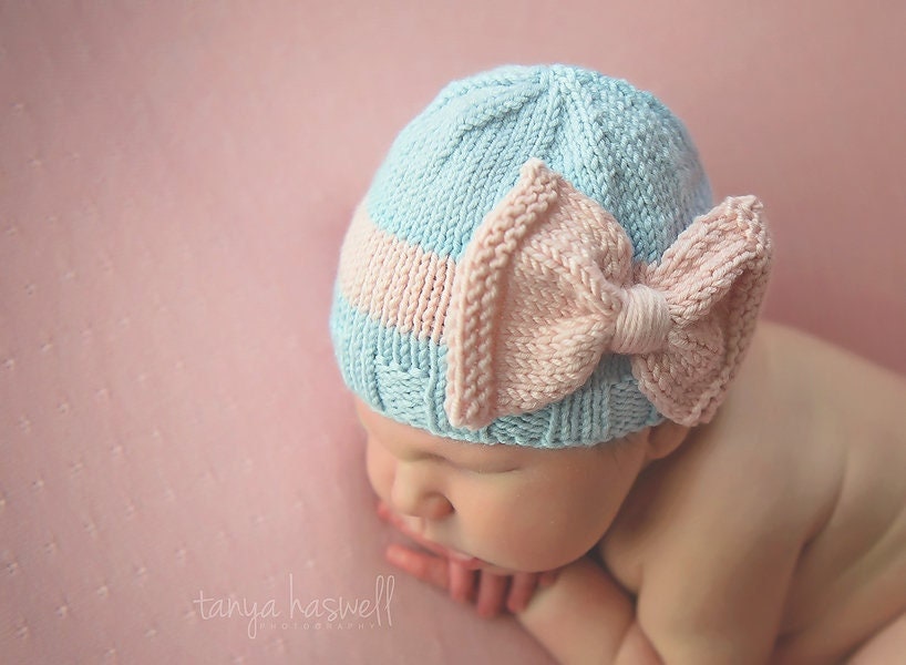 Baby Mädchen Mütze Schleife Rosa Blau Kleidung Fotografie Foto Requisite Frühchen Geschenk - 12 Monate Cashmerino Seide Garn von FunkyKnitsUK