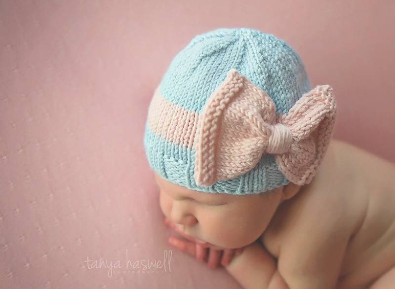 Baby Mädchen Mütze Schleife Rosa Blau Kleidung Fotografie Foto Requisite Frühchen Geschenk - 12 Monate Cashmerino Seide Garn von FunkyKnitsUK