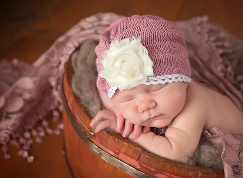 Baby Mädchen Mütze Gestrickte Turban Slouch Rouche Blume Baumwolle Rosa Unikat Duschgeschenk Heimkehr Outfit Kleidung Vintage Neugeborene - 6 Monate von FunkyKnitsUK
