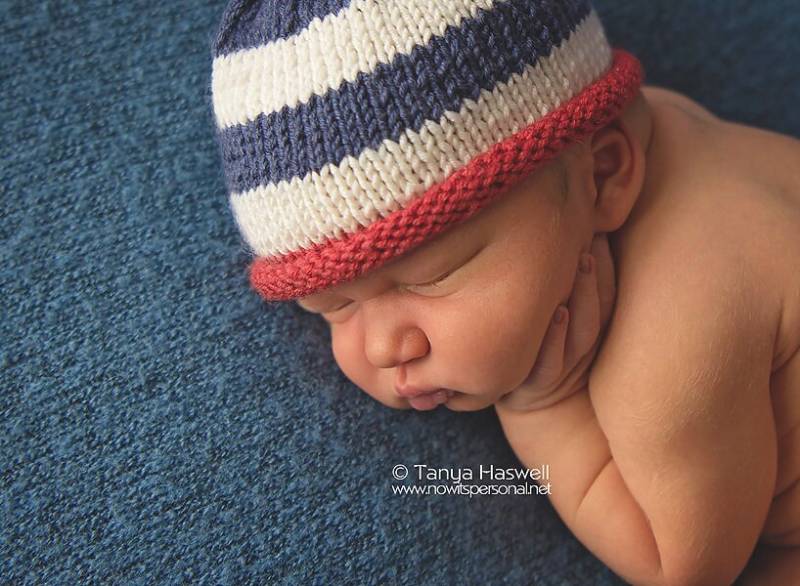 Handgestrickte Baby Junge Mütze Beanie Blau Streifen Pixie Detail Geschenk Cashmerino Seide Fotografie/Photo Prop 0-12 Monate von FunkyKnitsUK