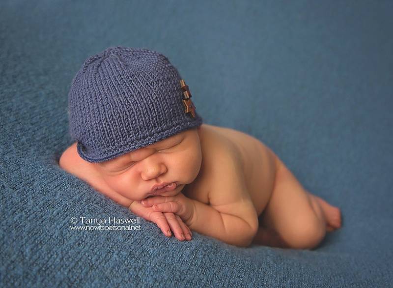 Handgestrickte Baby-Hut-Beanie-Kappe Marine-Blau Cashmerino-Seide Stern-Kleidung Einzigartiges Duschgeschenk-Moderne Heimkehr-Outfit Neugeborene -12 von FunkyKnitsUK
