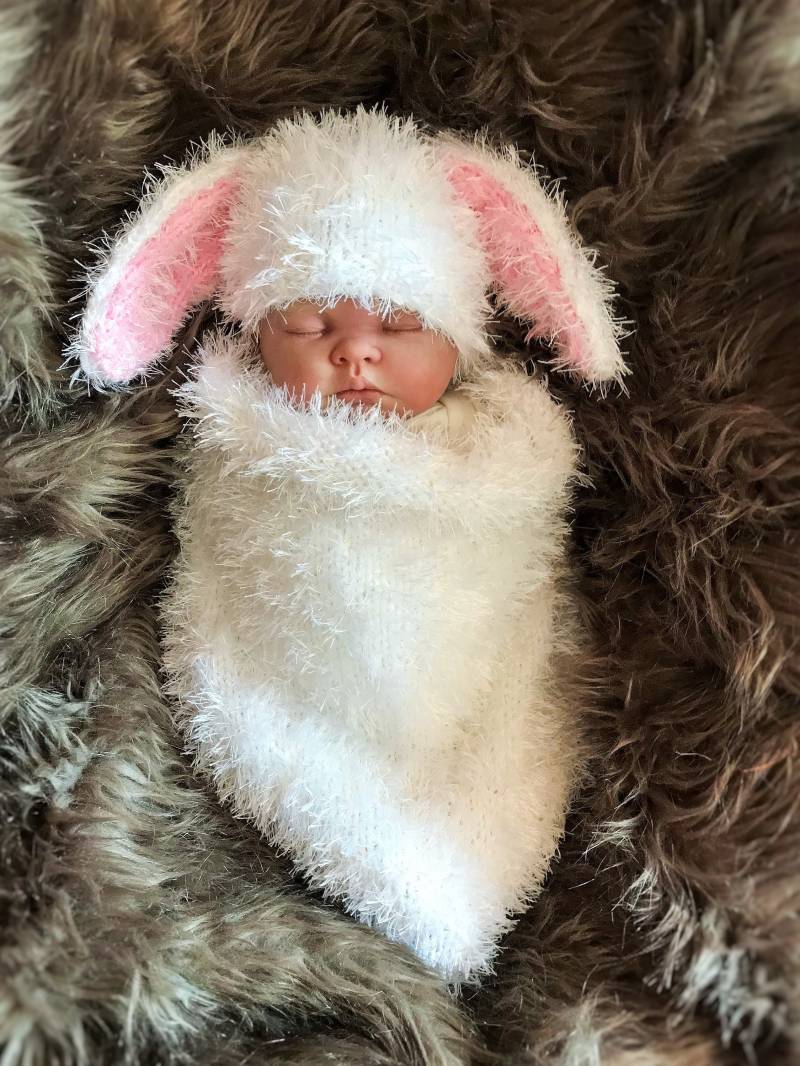 Handgestrickter Baby Kokon Schlafsack Papoose Hut Weißes Kaninchen Foto Fotografie Requisite Neugeborene -6 Monate Unisex Junge Mädchen Geschenk von FunkyKnitsUK