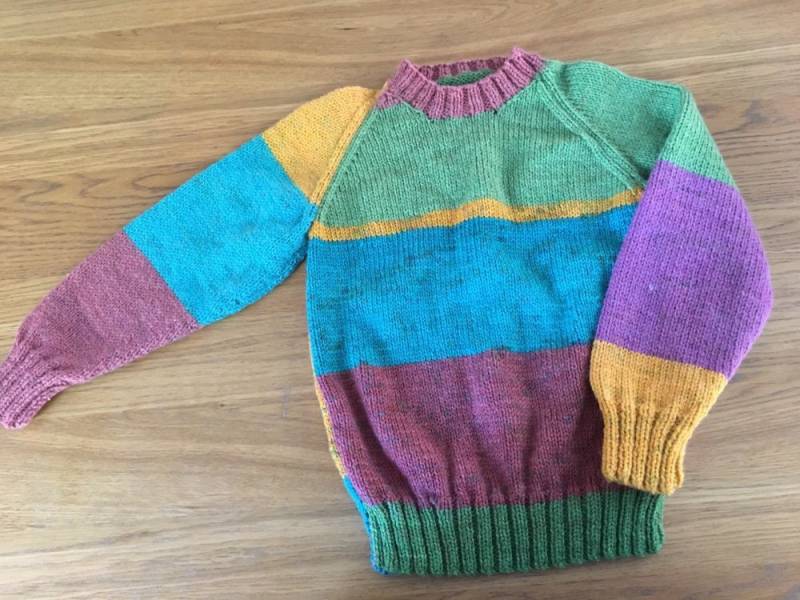 Junge Ist Pullover/Pullover/Pullover. Reichen Schattierungen Von Grün/Braun Lila. Alter 8-9 Passen von FunkyKnitsbyAli