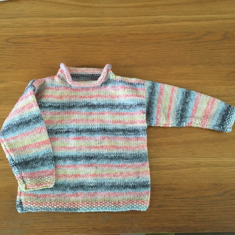 Schöne Gestreifte Pullover/Jumper. 2-3 Jahre von FunkyKnitsbyAli