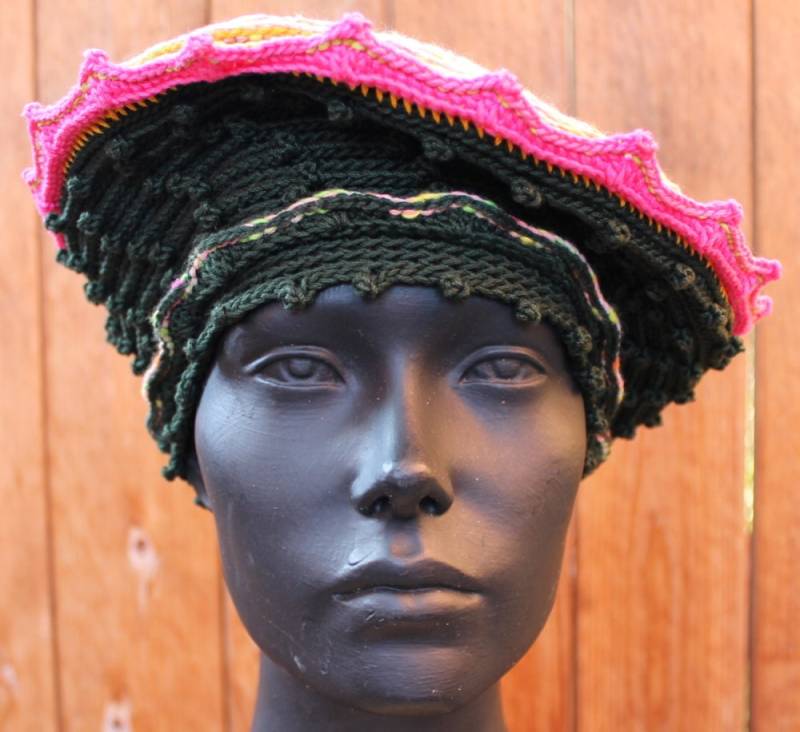 Dunkelgrün & Orangy Rosa Große Häkelmütze Häkelhut Dunkelgrün & Orangy Rosa Große Häkelmütze Häkelhut von FunkyMagicalHats