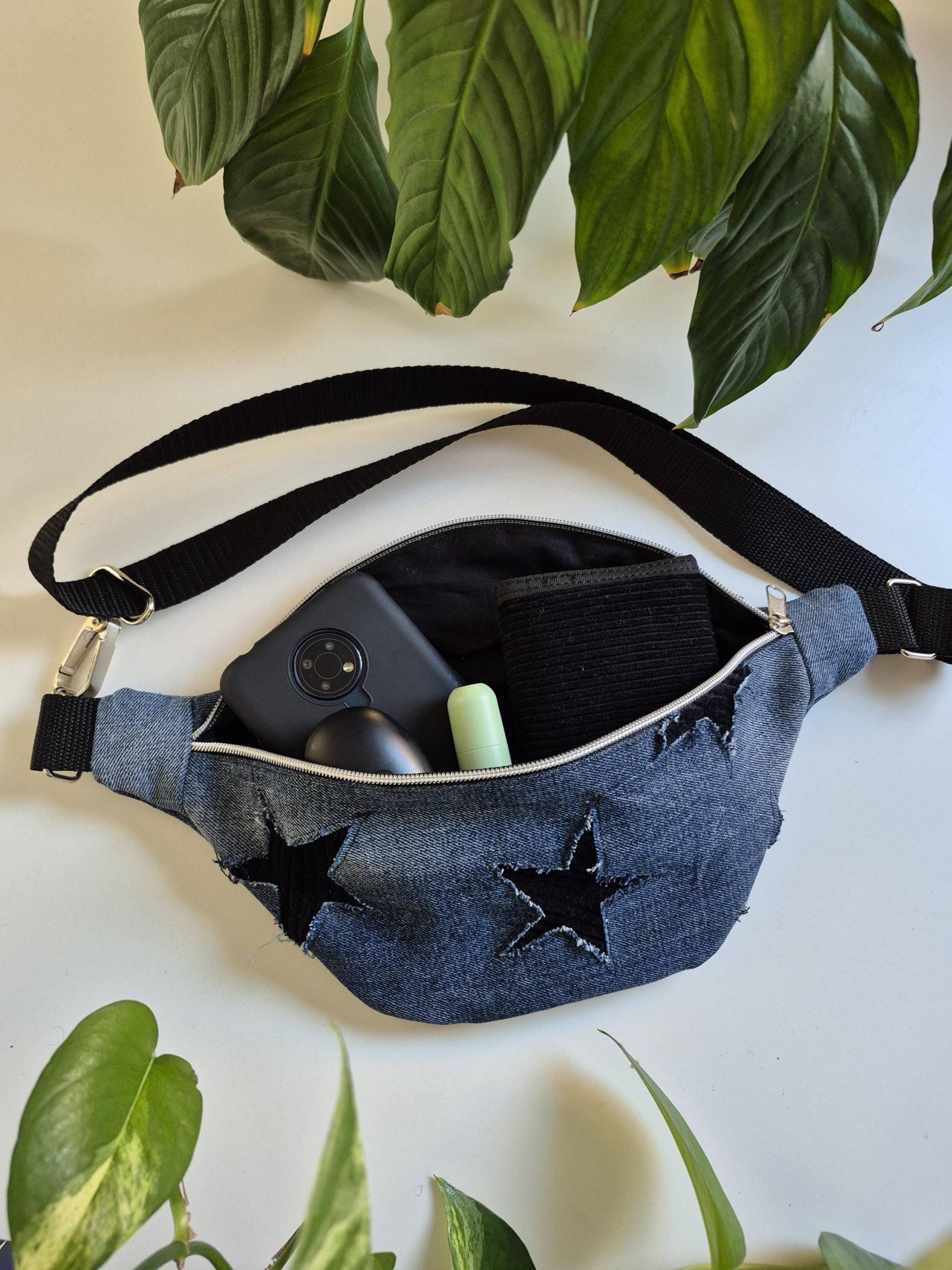 Jeans Bauchtasche Mit Sternen Aus Cord | Distressed Style Streetwear Gürteltasche Umhängetasche Alt Jeans Bauchtasche Mit Sternen Aus Cord | Distressed Style Streetwear Gürteltasche Umhängetasche Alt von FunkyfindsbyJulia