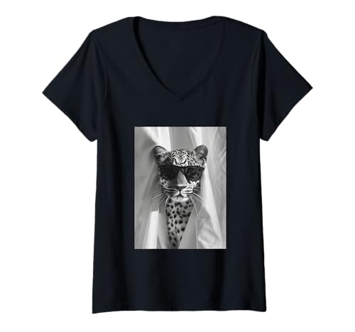Damen Süßer Leopard mit Sonnenbrille Tropisches Tier Photo Booth T-Shirt mit V-Ausschnitt von Funny Animal Photography Clothing Co.