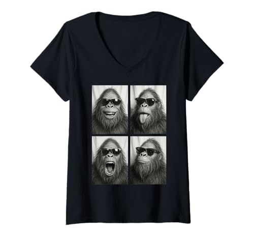 Damen Niedlicher Bigfoot mit Sonnenbrille Cool Sasquatch Photo Booth T-Shirt mit V-Ausschnitt Damen Niedlicher Bigfoot mit Sonnenbrille Cool Sasquatch Photo Booth T-Shirt mit V-Ausschnitt von Funny Animals Photography PhotoBooth Style Tee.