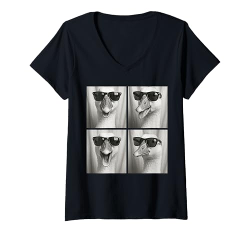 Damen Niedlicher Coose mit Sonnenbrille Cool Animals Photo Booth T-Shirt mit V-Ausschnitt Damen Niedlicher Coose mit Sonnenbrille Cool Animals Photo Booth T-Shirt mit V-Ausschnitt von Funny Animals Photography PhotoBooth Style Tee.