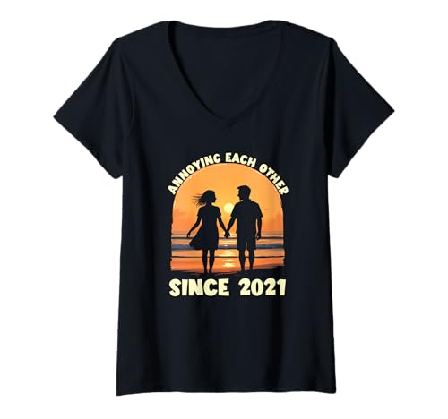 Damen Nerven Sich gegenseitig seit dem passenden Jubiläum 2021 T-Shirt mit V-Ausschnitt von Funny Anniversary Merch