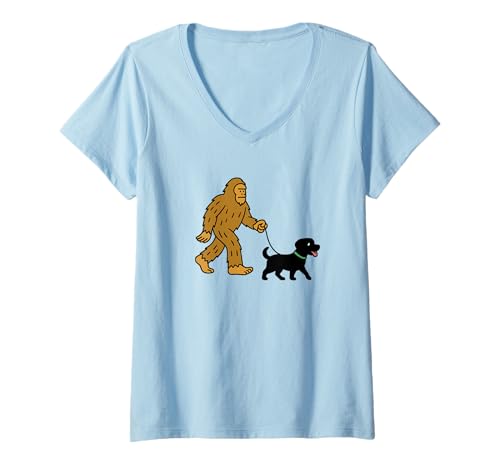Damen Bigfoot Walking Black Lab Labrador Dog Dad Mom – Sasquatch T-Shirt mit V-Ausschnitt von Funny Bigfoot Graphic Apparel Men Women Kids by RJ
