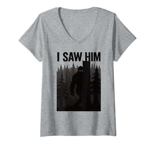 Damen Bigfoot Sasquatch I Saw Him Funny Forest Cryptid Jagdspaß T-Shirt mit V-Ausschnitt Damen Bigfoot Sasquatch I Saw Him Funny Forest Cryptid Jagdspaß T-Shirt mit V-Ausschnitt von Funny Bigfoot Sasquatch Tshirt for Men Women Kids