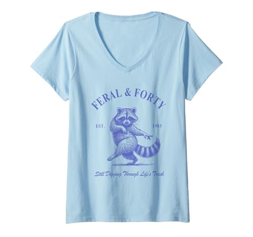 Damen Feral & Forty, lustiger Waschbär zum 40. Geburtstag, Feral Forty T-Shirt mit V-Ausschnitt Damen Feral & Forty, lustiger Waschbär zum 40. Geburtstag, Feral Forty T-Shirt mit V-Ausschnitt von Funny Birthday Gifts For Men Women