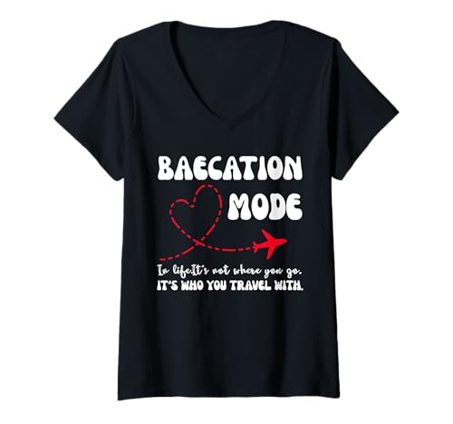 Damen Paarreise Passende Sommerurlaub Baecation Mode-Vibes T-Shirt mit V-Ausschnitt Damen Paarreise Passende Sommerurlaub Baecation Mode-Vibes T-Shirt mit V-Ausschnitt von Funny Couple Matching Outfits For Baecay apparel