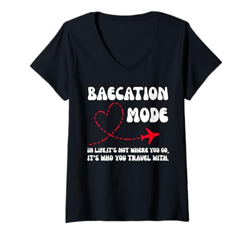 Damen Paarreise Passende Sommerurlaub Baecation Mode-Vibes T-Shirt mit V-Ausschnitt Damen Paarreise Passende Sommerurlaub Baecation Mode-Vibes T-Shirt mit V-Ausschnitt von Funny Couple Matching Outfits For Baecay apparel
