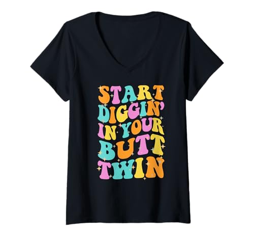 Damen SDIYBT Start Digging In Your Butt Twin Meme 2025 Groovy T-Shirt mit V-Ausschnitt Damen SDIYBT Start Digging In Your Butt Twin Meme 2025 Groovy T-Shirt mit V-Ausschnitt von Funny Dank Meme Cringe Brainrot Viral Social Media
