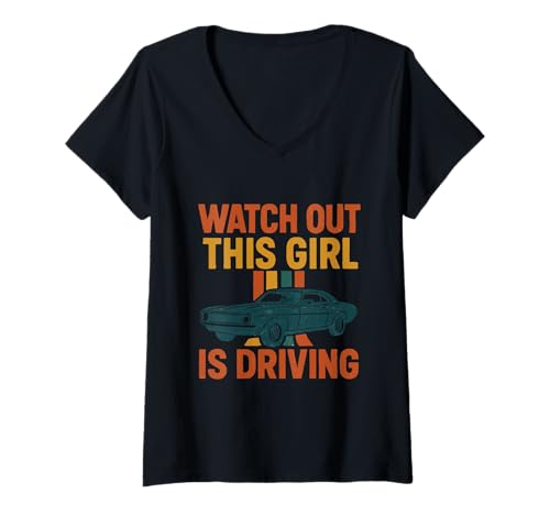 Damen Pass auf, DASS Dieses Mädchen lustige Neue Fahrerinnen fährt T-Shirt mit V-Ausschnitt von Funny Driving Learner New Driver Apparel Co