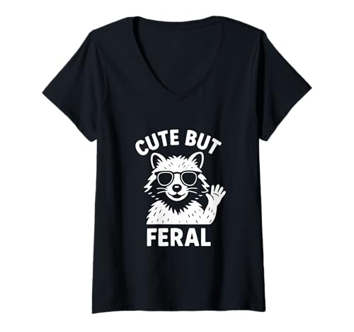 Damen Niedlicher Aber Wilder Waschbär T-Shirt mit V-Ausschnitt von Funny Feral Tees