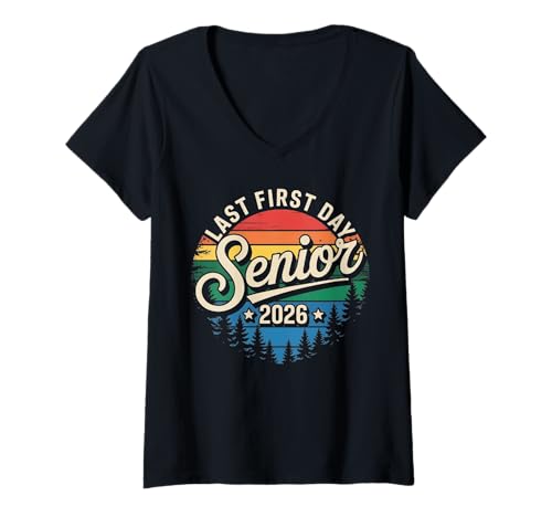 Damen Lustig Schulanfang Schulabschluss Klasse Jahr 2026 Senior T-Shirt mit V-Ausschnitt Damen Lustig Schulanfang Schulabschluss Klasse Jahr 2026 Senior T-Shirt mit V-Ausschnitt von Funny First Day of School Graduation 2026 Gifts