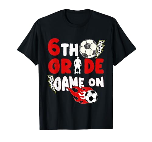 Spiel für die 6. Klasse am ersten Schultag mit lustigem Fußball, Jungen T-Shirt von Funny Football Sixth Grade Back To School Kids