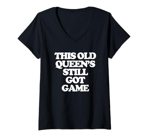 Damen Diese alte Königin hat Immer noch EIN Spiel - Funny Gay Pride LGBTQ+ Gay T-Shirt mit V-Ausschnitt von Funny Gay Sayings & Funny Gay Designs