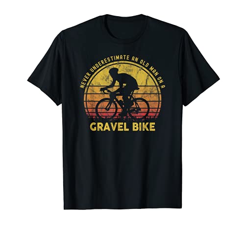 Never Underestimate An Old Man On A Gravel Bike Lustiger Witz T-Shirt von Funny Gravel Bike Cyclocross Bikepacker MTB Gift