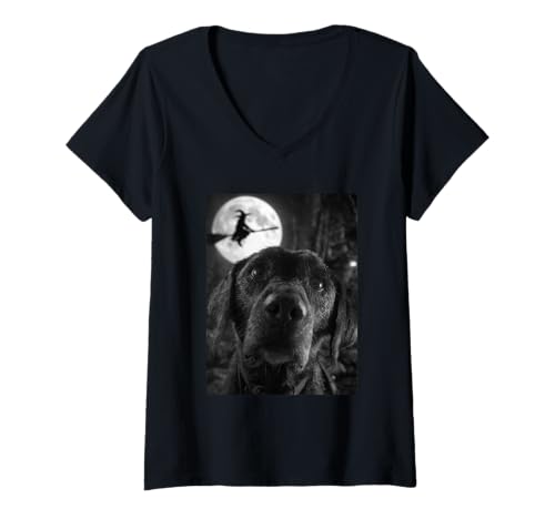 Damen Lustiger Labrador Selfie Vollmond Fliegende Hexe Halloween Hund T-Shirt mit V-Ausschnitt Damen Lustiger Labrador Selfie Vollmond Fliegende Hexe Halloween Hund T-Shirt mit V-Ausschnitt von Funny Halloween Animals Selfies Clothing